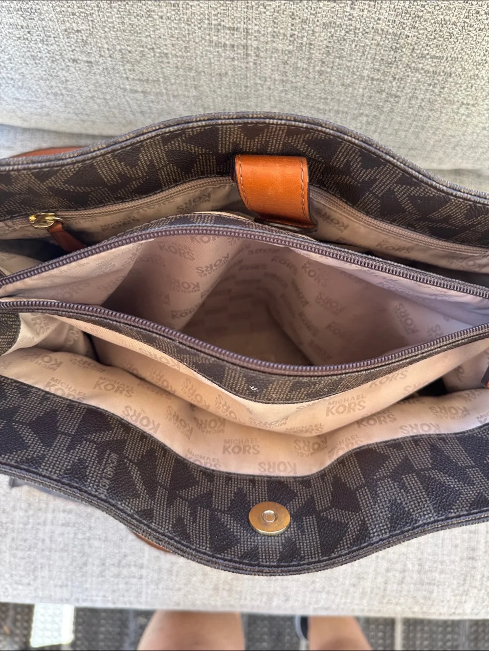 Michael Kors Hamilton Large Traveler Tote Bag Monogram Brown